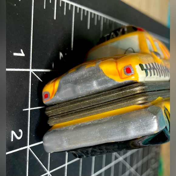 RARE Vintage Yellow Taxi Cab Limoges Style Hinged Trinket Box - Picture 11 of 15